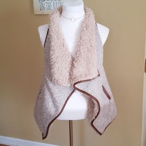 Love Tree faux fur vest with pockets Size S